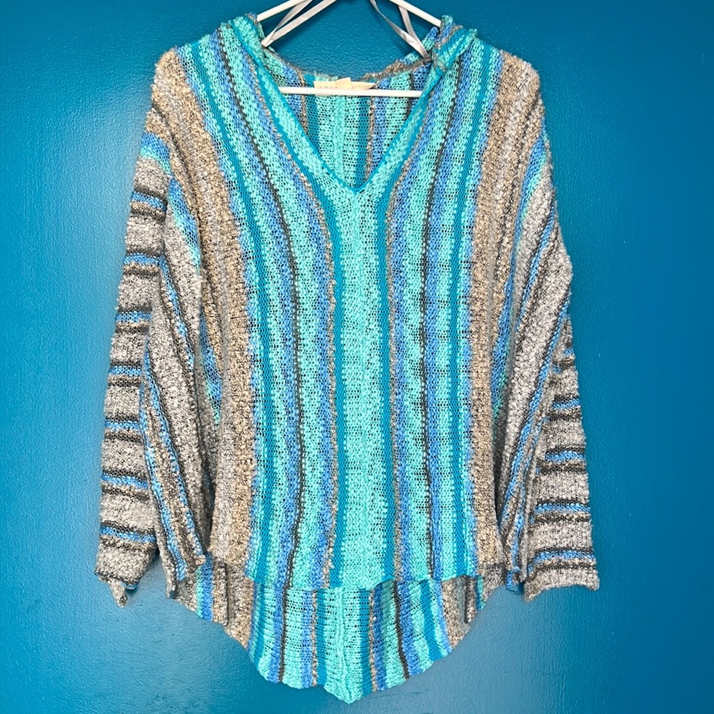 Lovestitch pullover sweater w/hood
